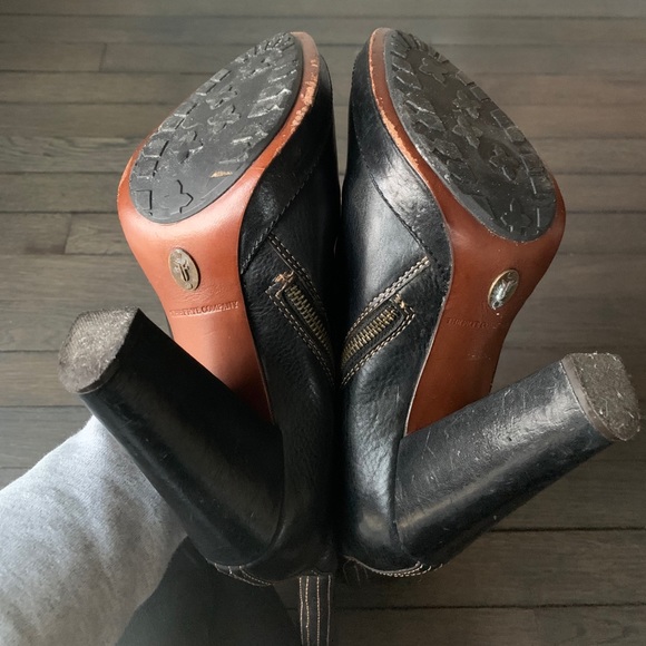 Frye Heidi Black Buckle Leather Zip Heeled Boots - Picture 13 of 15